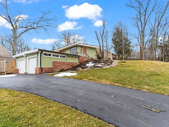 2nd image of 7609 Woodridge Cir