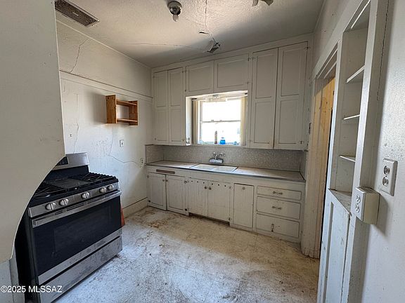 4th image of 110 N Tyndall Ave
