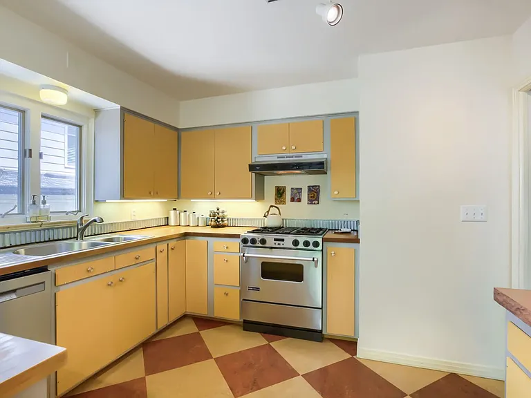726 Pine St — Photo 8