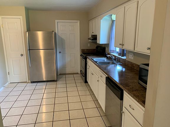 2nd image of 1125 Santa Cruz Ave