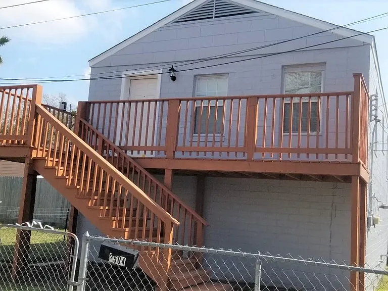 2504 Avenue F — Photo 12