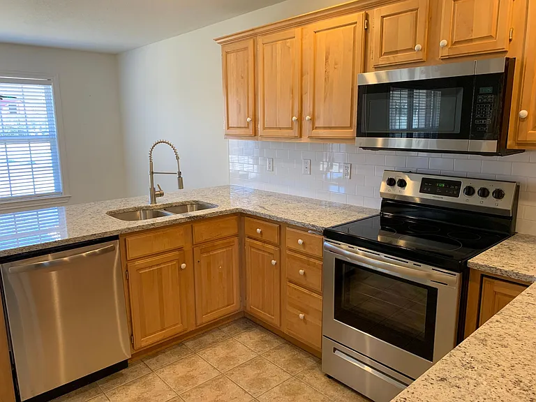 702 Tunbridge Dr — Photo 7