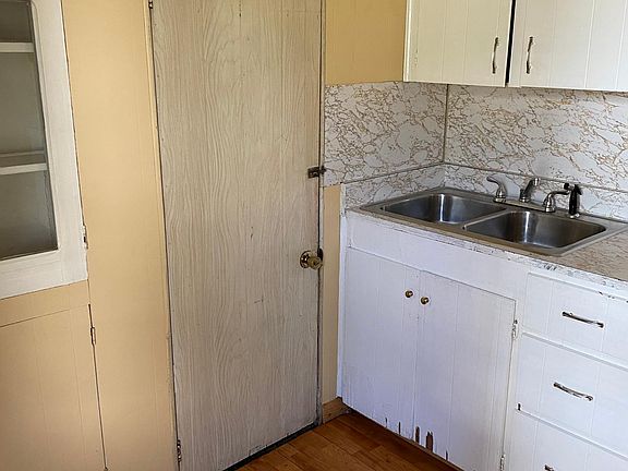 5th image of 807 Virginia Ave