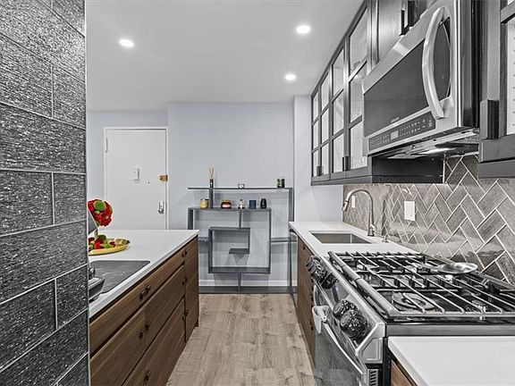 4th image of 2944 W 5th St APT 15E