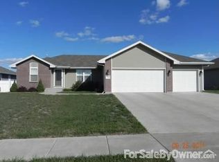 4606 SW Misty Harbor Dr, Topeka, KS 66610