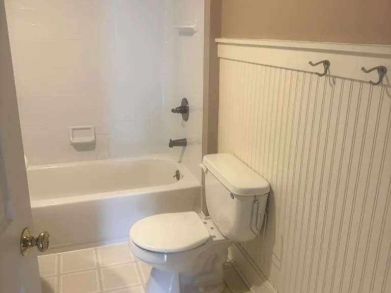 917 N Madison St — Photo 10