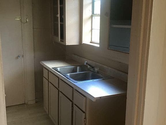 5th image of 2418 McIlhenny St