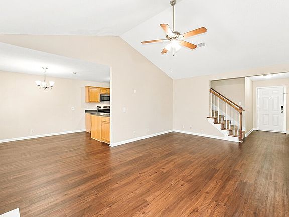 4th image of 804 Winchester Close