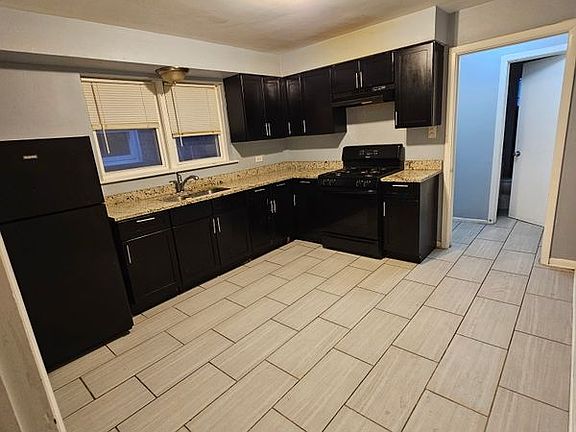 5th image of 7814 S Essex Ave #1