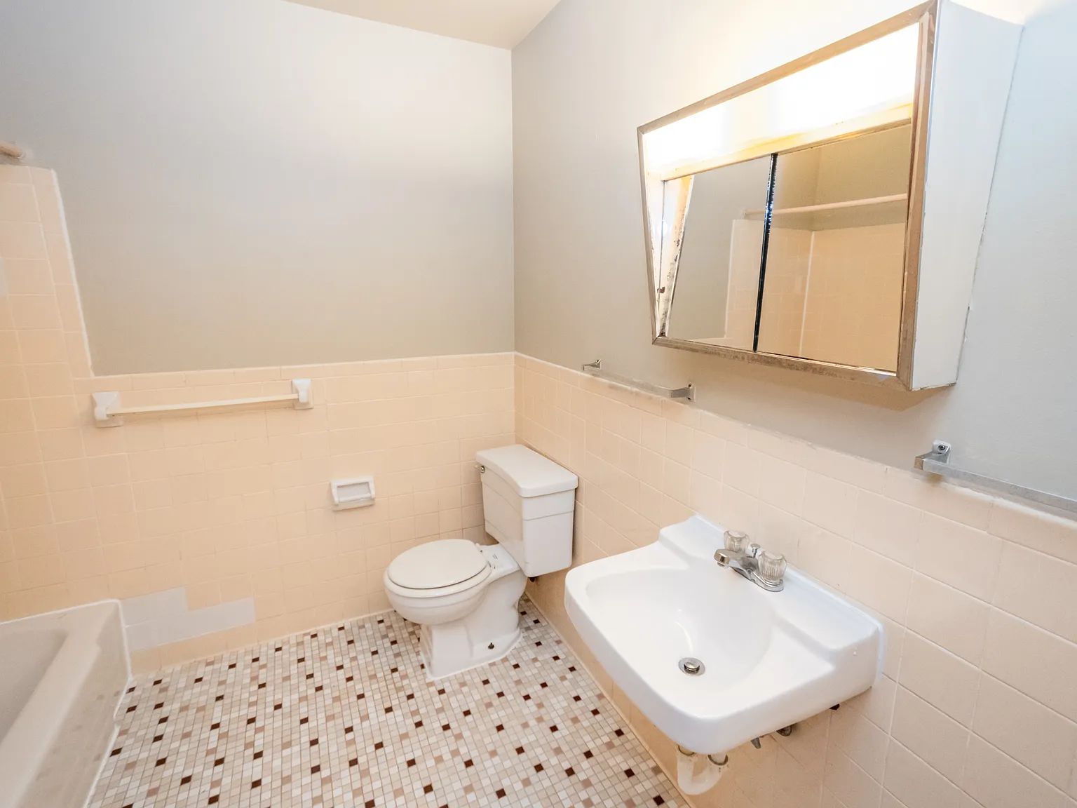 Sixth Street NE Apts — Photo 2
