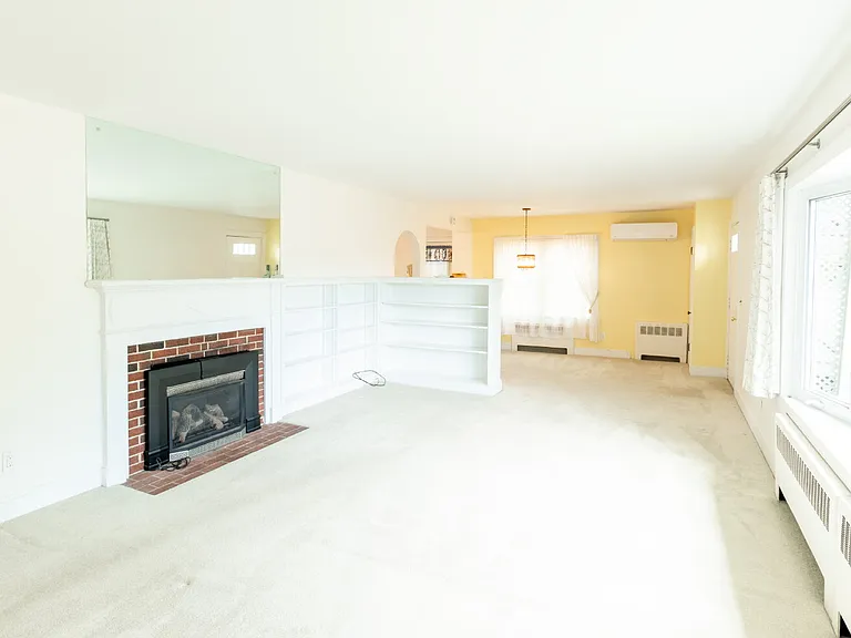 44 Westbrook St — Photo 2