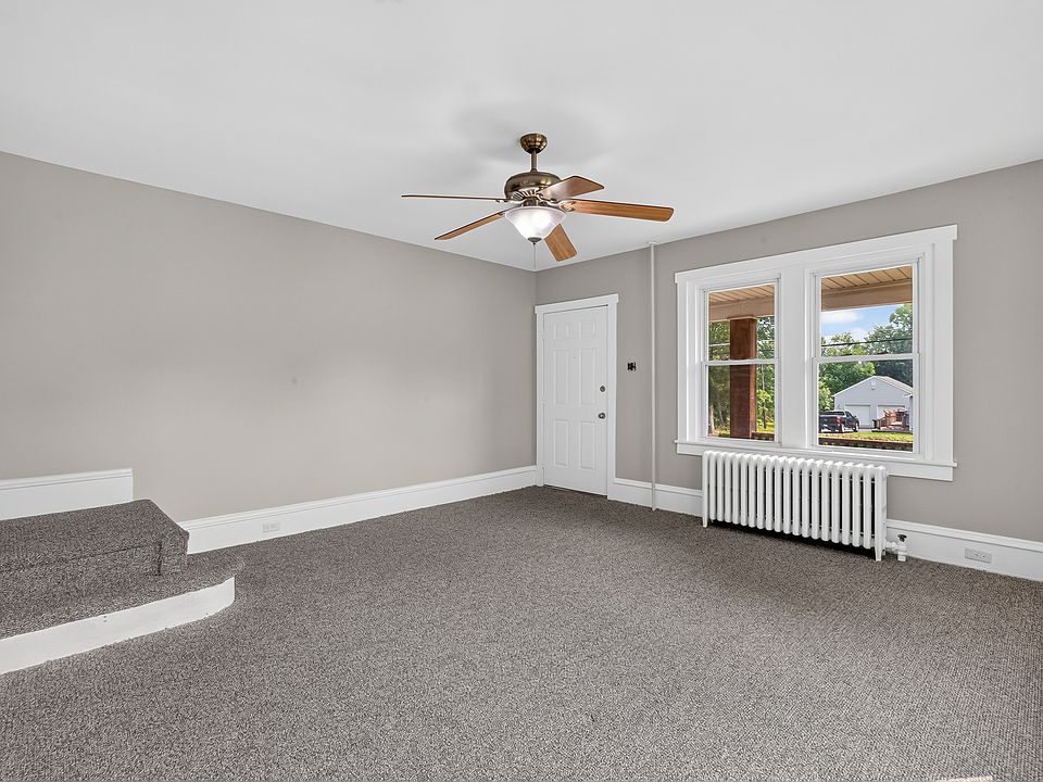 1st image of 130 Bridge St