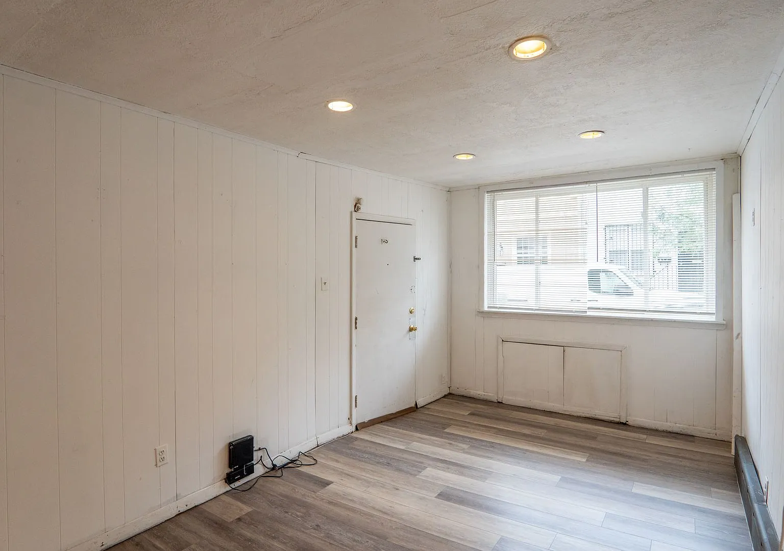 635 Dudley St — Photo 3
