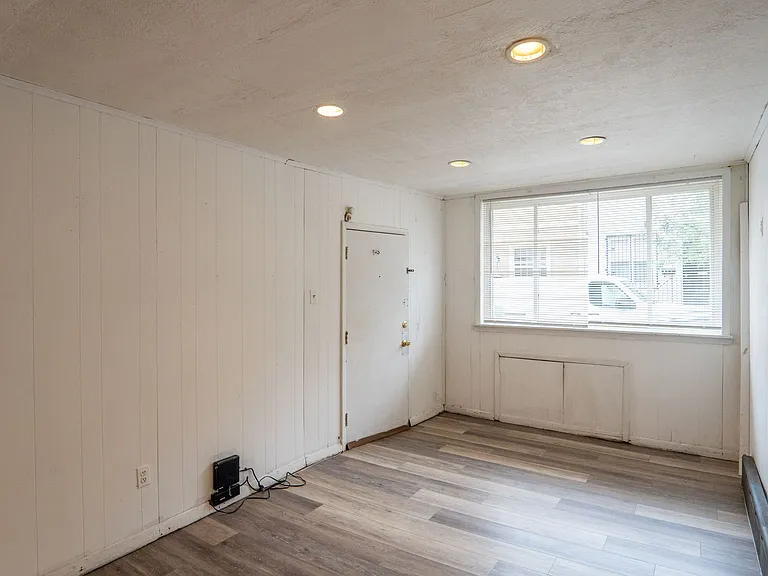 635 Dudley St — Photo 3