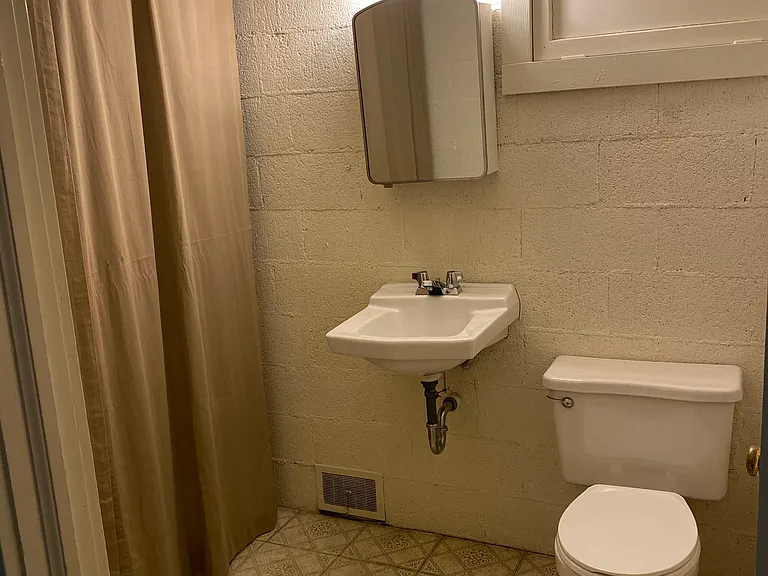 916 Bailey St — Photo 25
