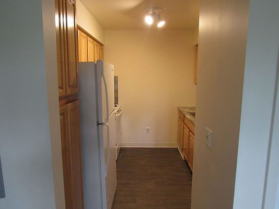 3rd image of 1063 Hudson Ave APT 707