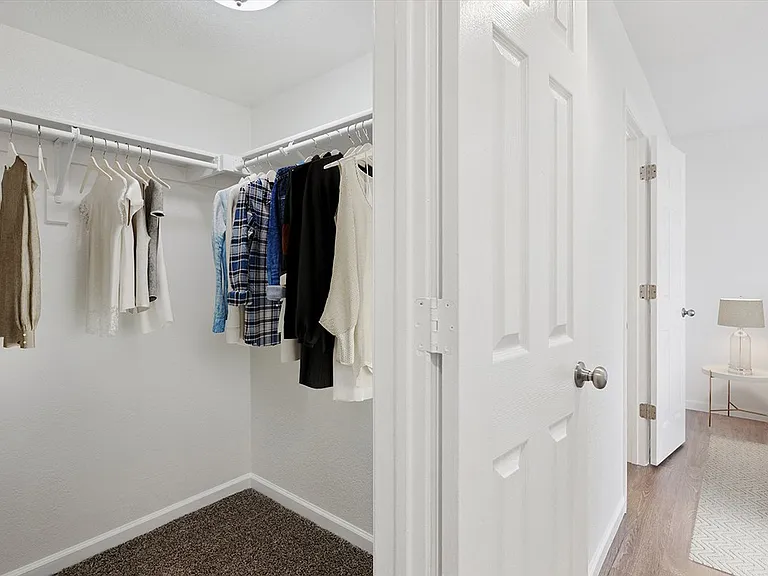 RockView Apartments — Photo 6