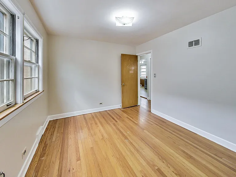 6210 N Harding Ave — Photo 7