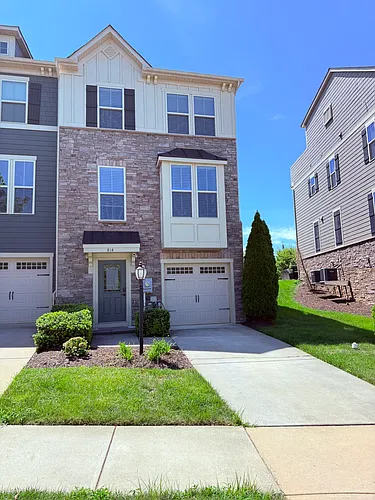 814 Oval Park Ln Photo 1