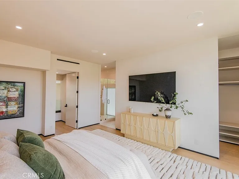 9018 Dorrington Ave — Photo 39