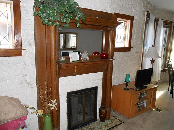 3rd image of 825 S Pearl St #House
