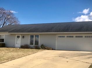 1503 E 24th Pl, Sterling, IL 61081