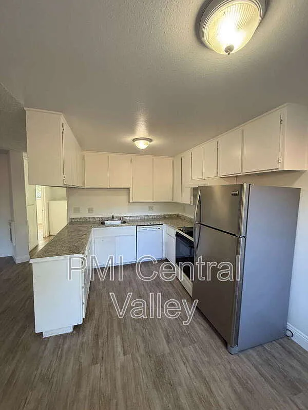 2 bed, 1.0 bath, 780 sqft, $1,400 — Photo 2