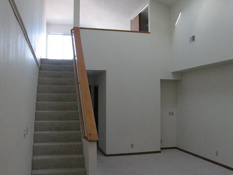 101 16th Ave SW #3 — Photo 1