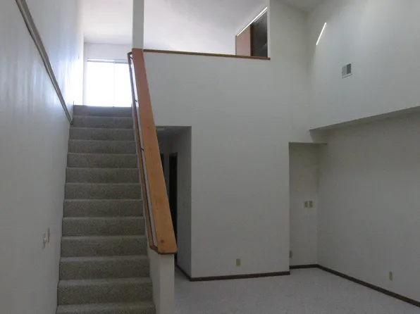 101 16th Ave SW #3, Cedar Rapids, IA 52404