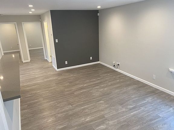 4th image of 256 Mariposa St