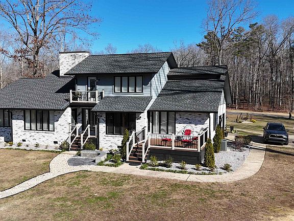 3rd image of 900 Shades Cliff Rd