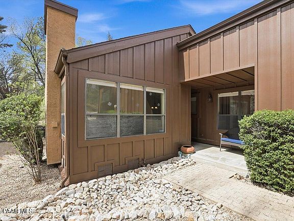 4th image of 298 Mahogany Ln