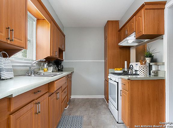 5th image of 726 W Gerald Ave