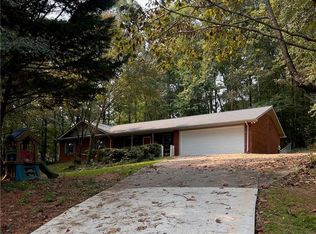 1517 Betts Creek Dr, Auburn, GA 30011