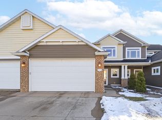 1713 Oak Hollow Ln, Neenah, WI 54956