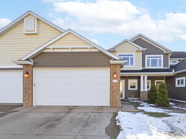 1713 Oak Hollow Ln, Neenah, WI 54956