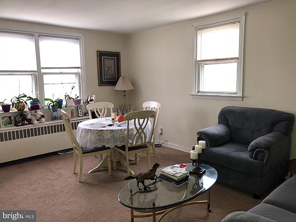 3rd image of 2246 Glenview St