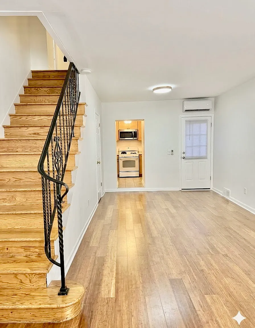 4 bed, 1.5 bath, 2000 sqft, $2,595 — Photo 4