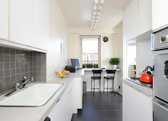 Sold by Warburg | media 5