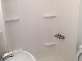 128 Ireland Pl APT 2E, Amityville, NY 11701