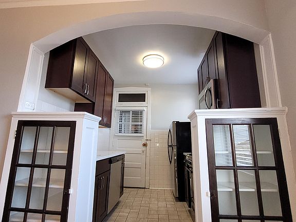 4th image of 4500 N Greenview Ave
