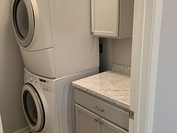 2nd image of 106 Glen Willow Ct