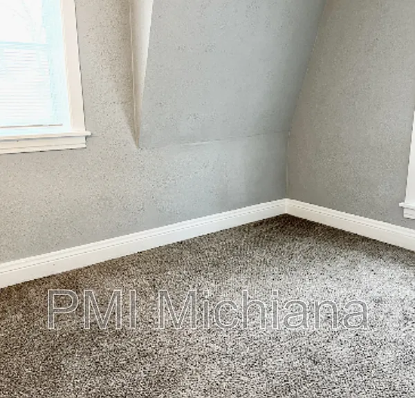 1226 E Madison St — Photo 11