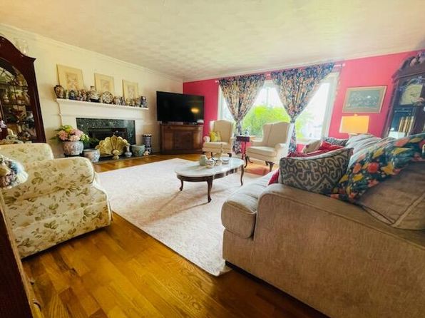 437 E Main St, Oak Hill, WV 25901