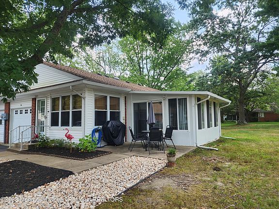 4th image of 5 Snowberry Lane #B