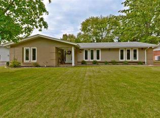 581 Highland Ridge Dr, Ballwin, MO 63011