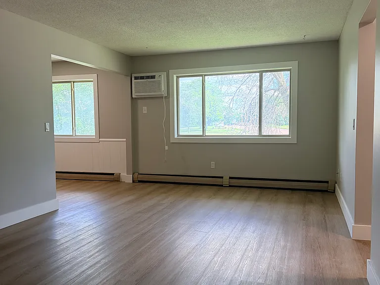 1409 Shakopee Ave E #2 — Photo 2