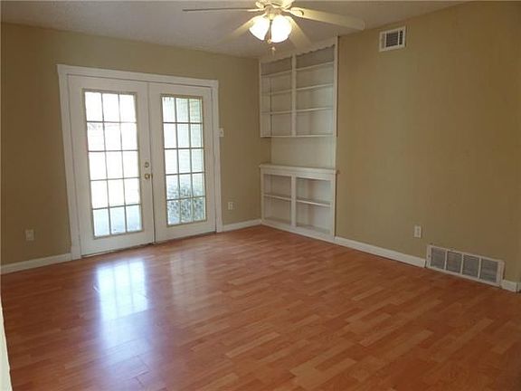 3rd image of 905 Monica Dr