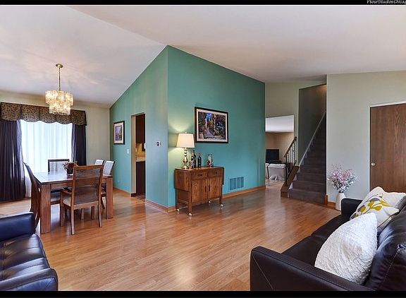 3rd image of 1113 Ashford Ln
