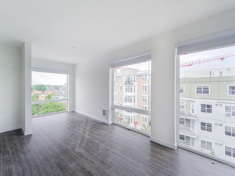 4727 12th Ave NE — Photo 36